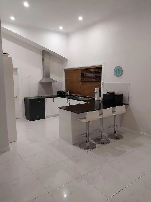 9 Room Family & Pet Friendly Home Caloundra 0*,