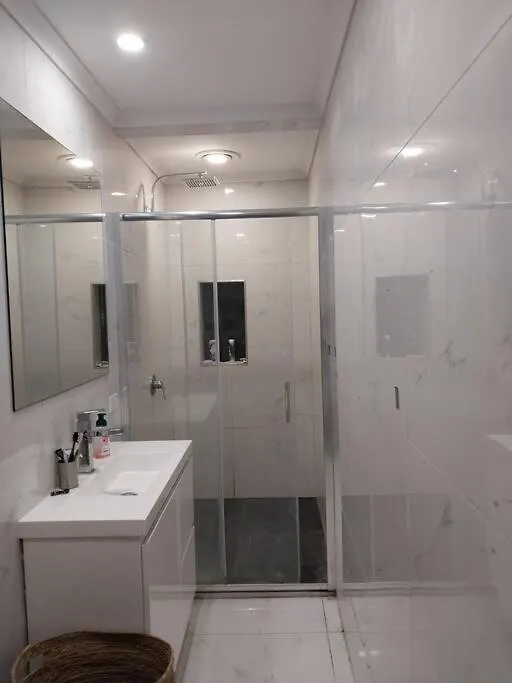9 Room Family & Pet Friendly Home Caloundra